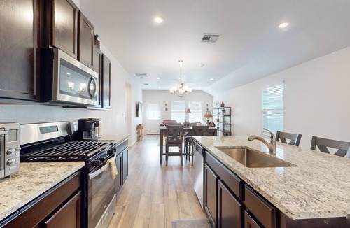 Flour Bluff House | Newly Remodeled Beach Home with enclosed backyard, gas grill & great location
