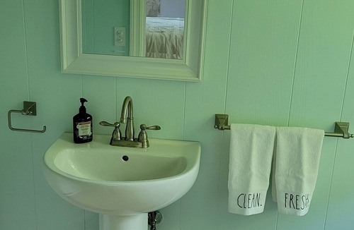 Little Compton House | Newly remodeled home in Little Compton 3 minutes to South Shore and Briggs Beach