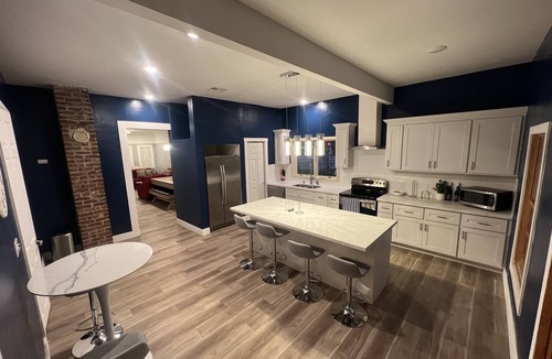 North Oak Park House | Newly remodeled Victorian minutes from downtown