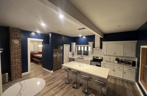 North Oak Park House | Newly remodeled Victorian minutes from downtown