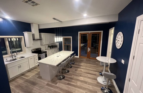 North Oak Park House | Newly remodeled Victorian minutes from downtown