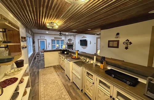 Rhome House | Newly Reno’d Rustic Home at “Old Mill in Rhome” - Short Drive to Ft. Worth