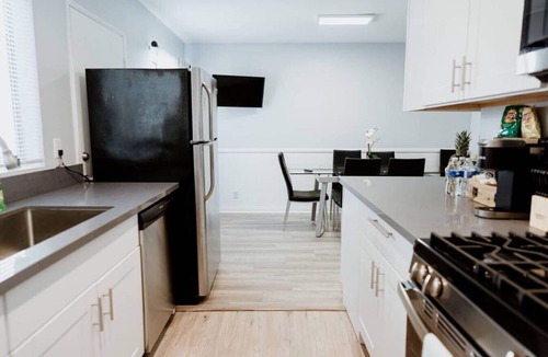 NoHo Arts District House | NEWLY RENOVATED 2-BEDROOM TOWNHOUSE WITH PRIVATE ROOFTOP DECK REMODELED IN 2022 (p30)