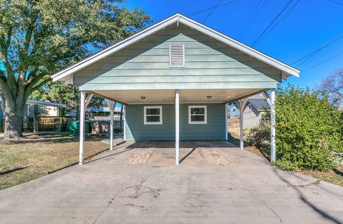San Angelo House | Newly renovated 2-bedroom, 1-bath guesthouse in the heart of San Angelo!