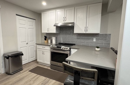 Montgomery House | Newly Renovated 2 Bed + 1 Bath