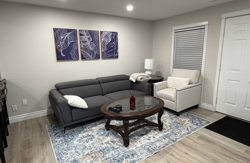 Montgomery House | Newly Renovated 2 Bed + 1 Bath