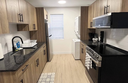 Walkerville Apartment | Newly renovated 2 bed 1 bath #UPPER floor unit.