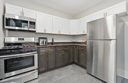 New Center Detroit Apartment | Newly renovated 2-bedroom apartment in quiet Historic Detroit neighborhood
