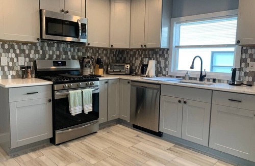Montclair Apartment | Newly Renovated 2 BR downtown Apt, family getaway.