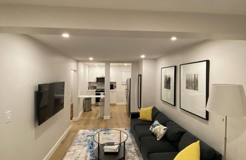 Port Credit Apartment | Newly Renovated 2 Bedroom Beauty! Located in Port Credit, Mississauga.