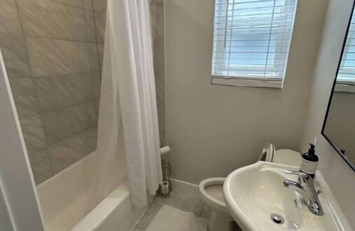 Port Credit Apartment | Newly Renovated 2 Bedroom Beauty! Located in Port Credit, Mississauga.