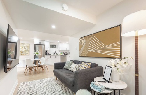 Richmond Hill House | Newly renovated 2 bedroom suite lower level.