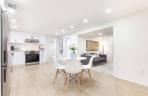 Richmond Hill House | Newly renovated 2 bedroom suite lower level.