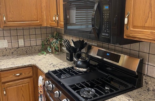 Sanibel House | Newly Renovated 2BR/2BA + Golf Cart, WiFi & Streaming!