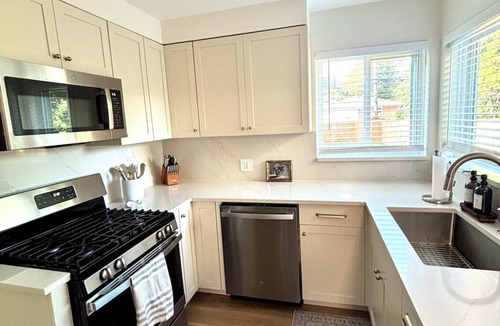Birmingham House | Newly Renovated 2bd+2bth Townhome-Walkable to Beautiful Downtown Birmingham!