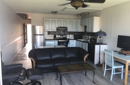 Kuau Condo | Newly renovated 2nd floor condo — 150 yards from Mama’s Beach!