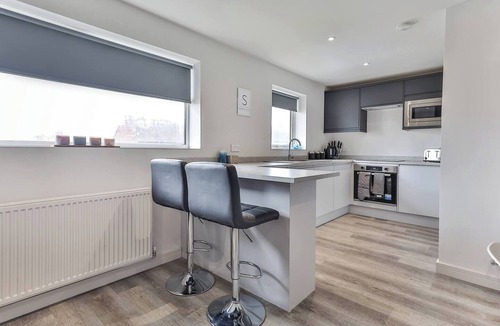 Sheffield Apartment | Newly Renovated 3 bed 2 bath Apartment & Parking