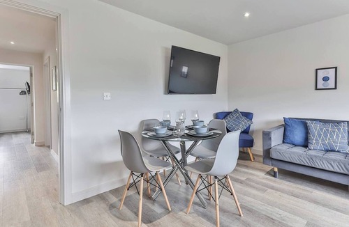 Sheffield Apartment | Newly Renovated 3 bed 2 bath Apartment & Parking