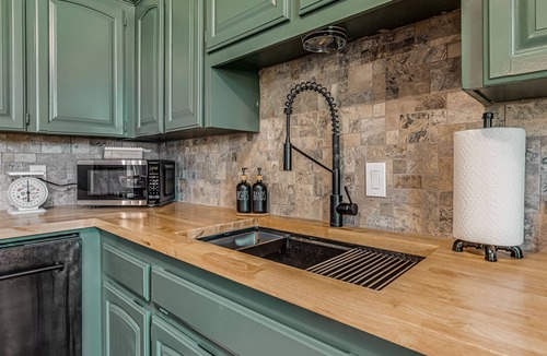 Owasso House | Newly Renovated 3-bedroom 2-Bath house with AC in Owasso close to everything!