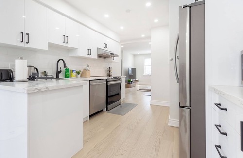 Richmond Hill House | Newly renovated 3 bedroom unit Richmond Hill