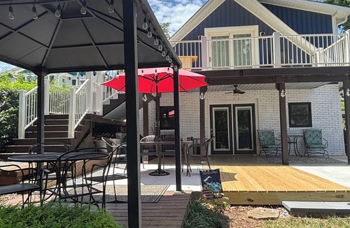 Southmont House | Newly Renovated 3BR, 2BA, pet friendly, with 3 kayaks, boat ramp nearby
