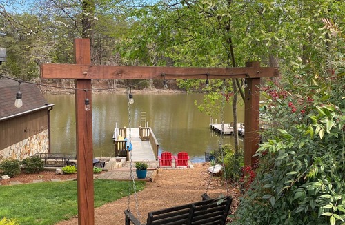 Southmont House | Newly Renovated 3BR, 2BA, pet friendly, with 3 kayaks, boat ramp nearby