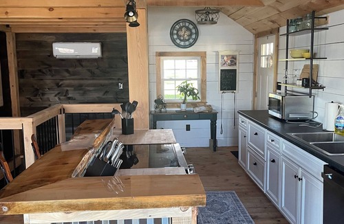 Crown Point Cabin | Newly renovated 4-bedroom 2 bathroom cabin right on the shores of Lake Champlain