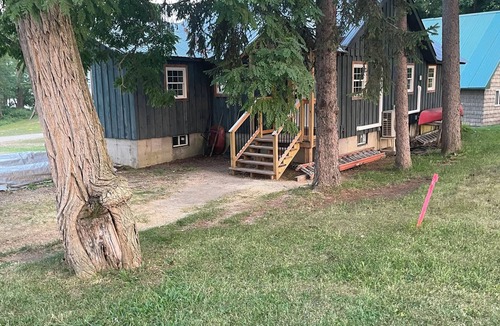 Crown Point Cabin | Newly renovated 4-bedroom 2 bathroom cabin right on the shores of Lake Champlain