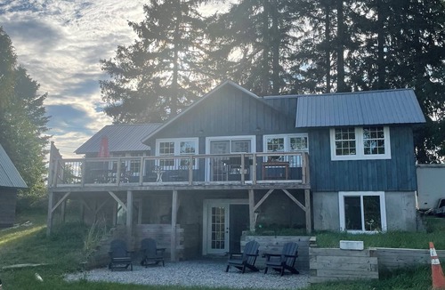 Crown Point Cabin | Newly renovated 4-bedroom 2 bathroom cabin right on the shores of Lake Champlain