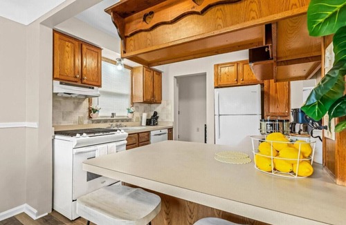 Dearborn House | Newly Renovated 4 Bedroom 2 Bath Downtown Dearborn