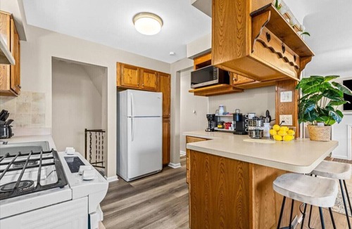 Dearborn House | Newly Renovated 4 Bedroom 2 Bath Downtown Dearborn
