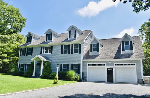 Edgartown House | NEWLY RENOVATED! 5-Star, Edgartown Colonial with Central AC
