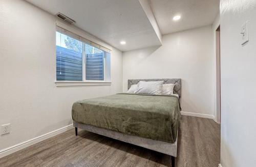 Kearns House | Newly Renovated 5 BR 3 Bth in SLC