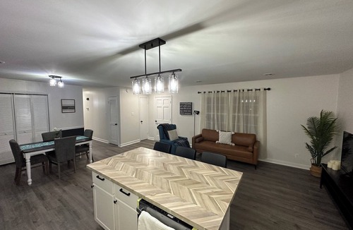Durham House | Newly Renovated - 5minutes/Downtown