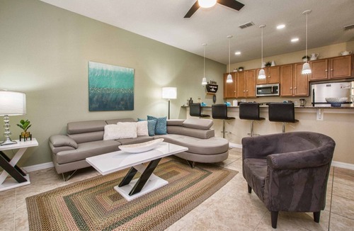 West Kissimmee House | NEWLY RENOVATED AND FURNISHED, GATED RESORT COMMUNITY, FREE WIFI, BBQ GRILL, AMENITIES AT CLUBHOUSE, CLOSE TO THEME PARKS!