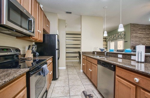 West Kissimmee House | NEWLY RENOVATED AND FURNISHED, GATED RESORT COMMUNITY, FREE WIFI, BBQ GRILL, AMENITIES AT CLUBHOUSE, CLOSE TO THEME PARKS!