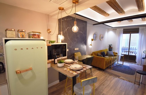 San Pablo Apartment | Newly renovated apartment in El Pilar