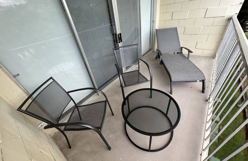 Makaha Apartment | Newly Renovated Beachfront Studio with Free Parking and All-in-one Washer/Dryer