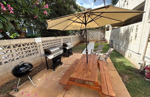 Makaha Apartment | Newly Renovated Beachfront Studio with Free Parking and All-in-one Washer/Dryer