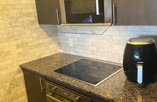 Etobicoke Condo | Newly Renovated beautiful stylish quiet condo