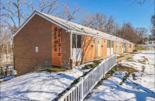 Rochester Apartment | Newly Renovated Bright Studio