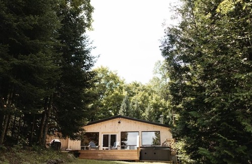 Minden Hills Cottage | Newly renovated waterfront 3 bedroom cottage, emerald clear water with HOT TUB