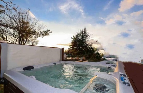 North Kawartha Cottage | Newly Renovated Stony Lake Water Front Cottage