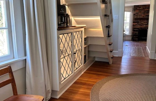 Hillsborough House | Newly Renovated Carriage House
