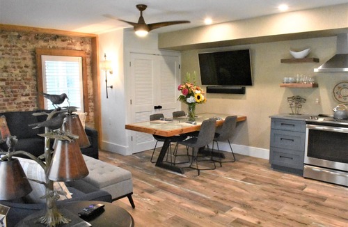 Ansonborough Apartment | Newly renovated carriage house walking distance to King Street, parks, and more!
