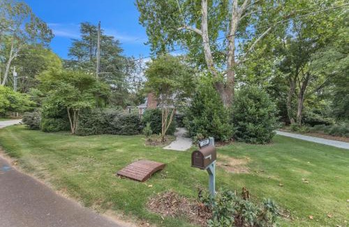 Hillsborough House | Newly Renovated Carriage House