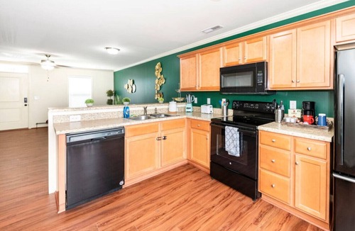 Hubert House | Newly Renovated-Central Jacksonville/Lejeune/Beach