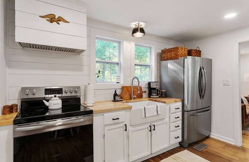 Leipers Fork Cottage | Newly Renovated Charming Little Leiper's Cottage