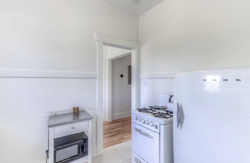Feldman's House | Newly renovated, charming, quiet bungalow near U of A/downtown