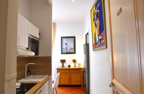 Les Fleurs Apartment | NEWLY RENOVATED CHIC & GLAMOR LARGE STUDIO